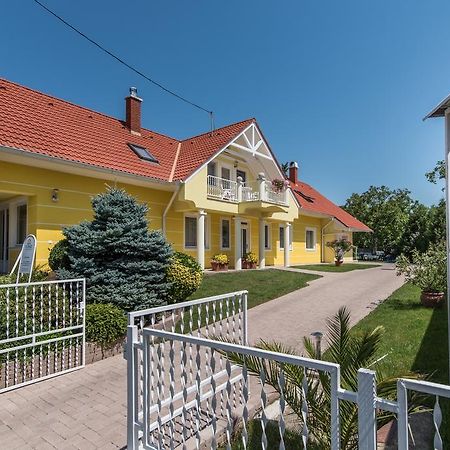 Topaz Apartmanhazak Balatongyörök Exteriör bild