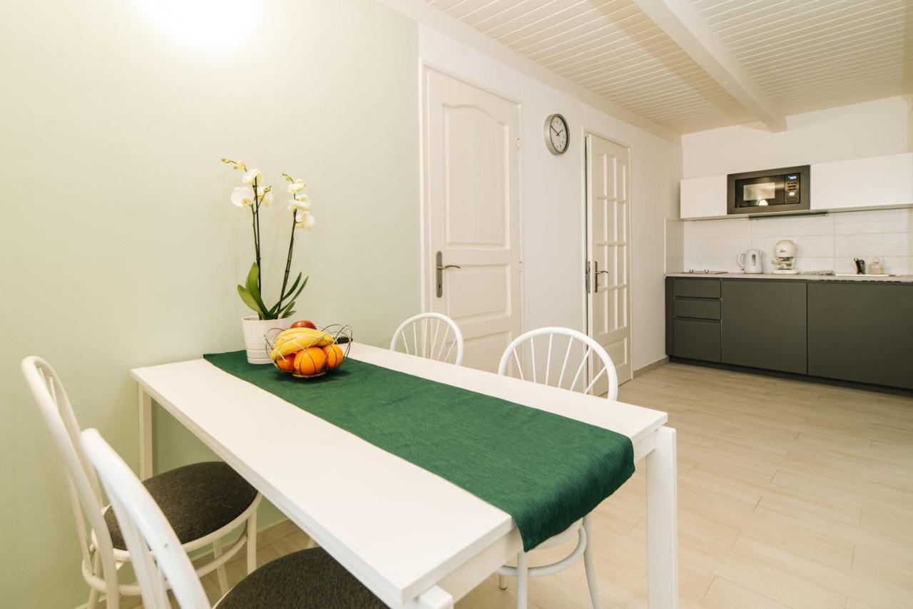Topaz Apartmanhazak Balatongyörök Exteriör bild
