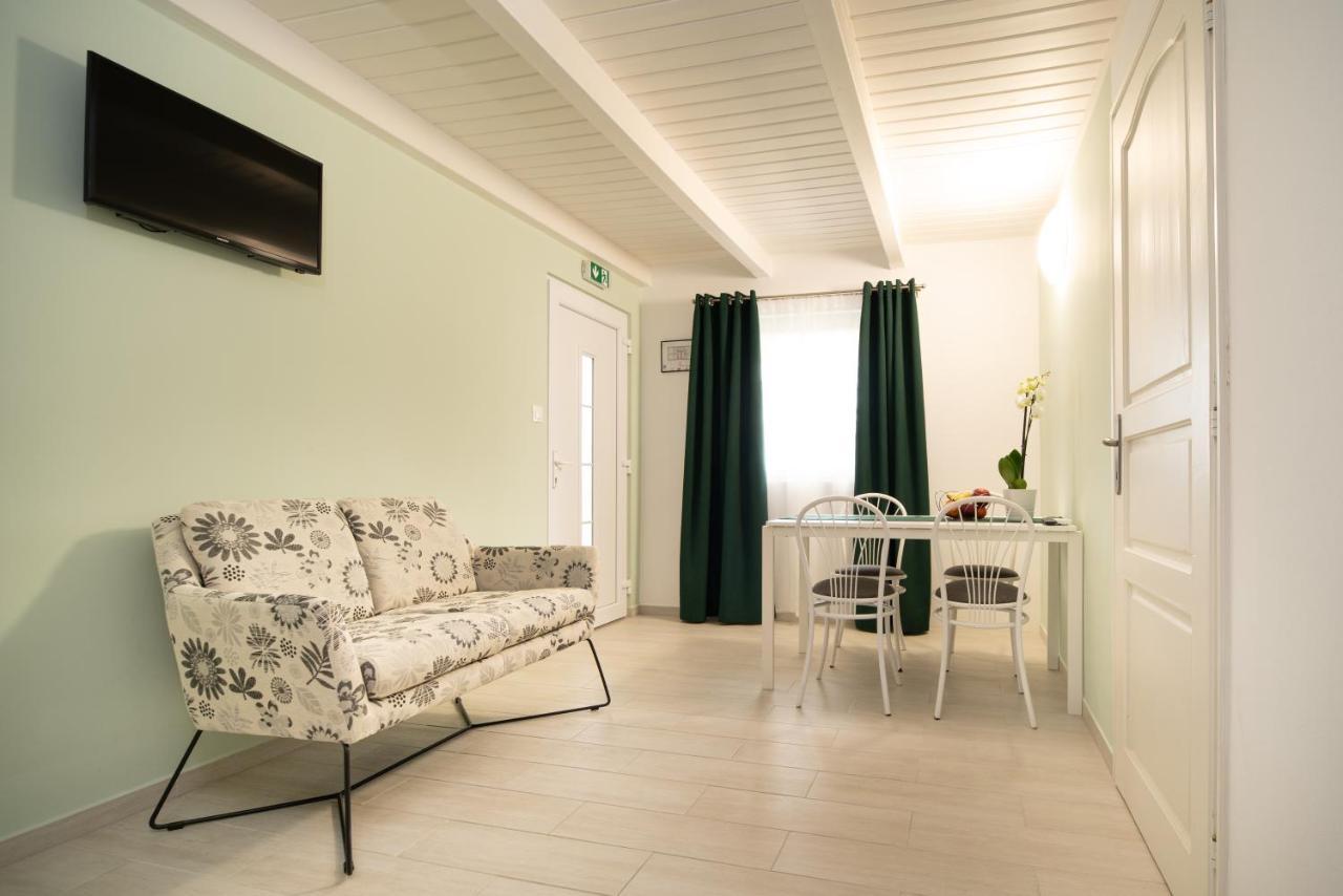 Topaz Apartmanhazak Balatongyörök Exteriör bild