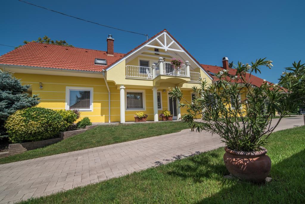 Topaz Apartmanhazak Balatongyörök Exteriör bild