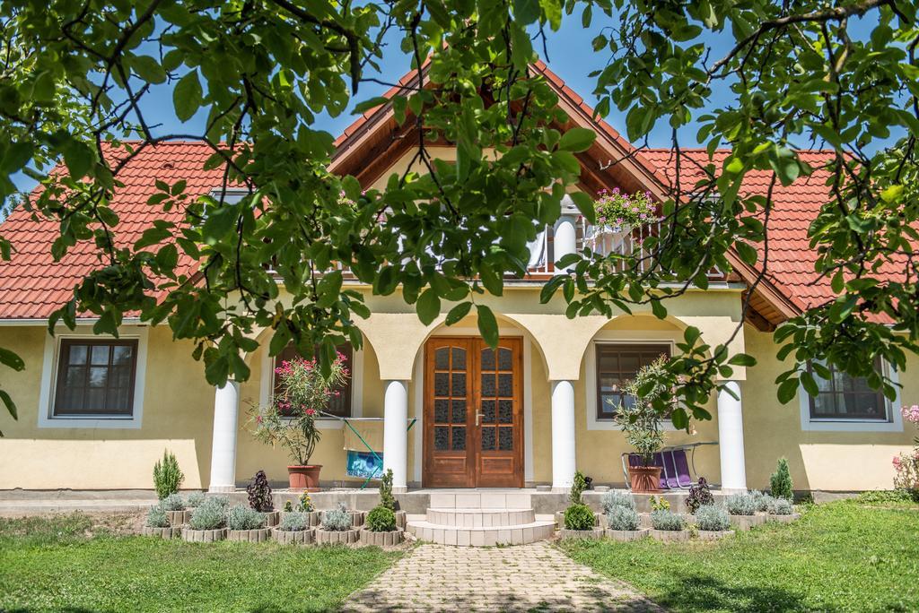 Topaz Apartmanhazak Balatongyörök Exteriör bild
