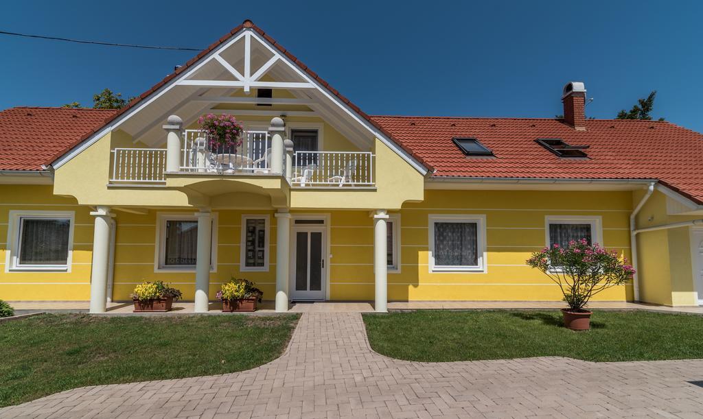 Topaz Apartmanhazak Balatongyörök Exteriör bild