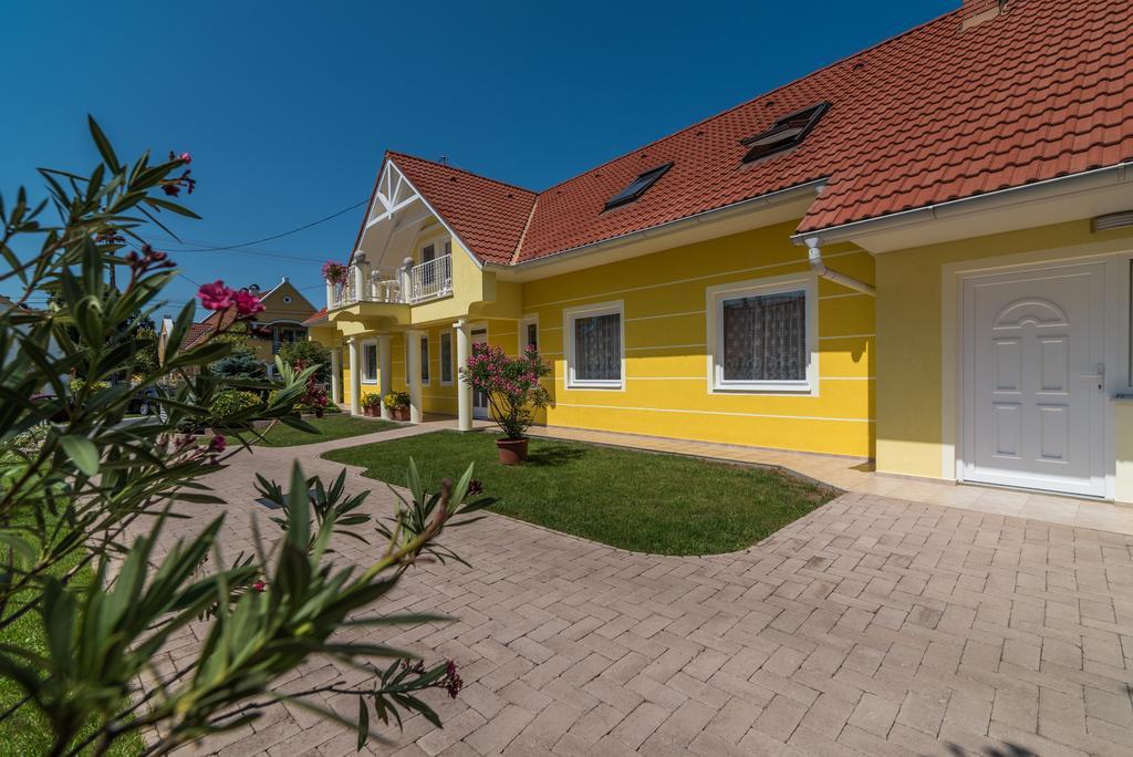 Topaz Apartmanhazak Balatongyörök Exteriör bild